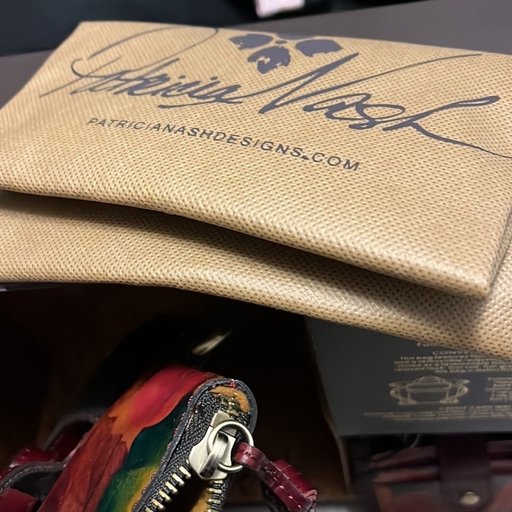Patricia Nash 100% leather convertible, backpack, and credit card wallet, new - Picture 10 of 15